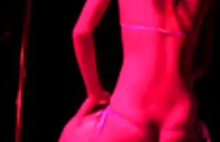 XXX این شوهر از همسر بی دین خود انتقاد کرده و با بهترین فیلمهای سکسی خشن دوست خود رابطه جنسی برقرار کرده است