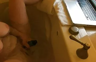 XXX MILF دانلود فیلم سکسی خشن گروهی بالغ بالغ ، از blowjob به پسر می دهد