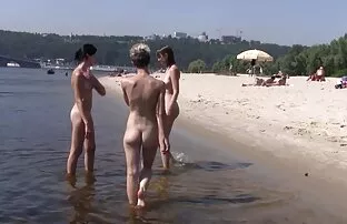 XXX Hot Mulatto دیک فیلم سکس خشن کوتاه سیاه بزرگی را برای یکی از دوستانش مکید