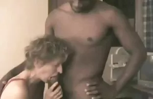 XXX بچه 18 دانلود فیلم سکسیخشن ساله دوست داشتنی بیدمشک را در رختخوابش قرار داد