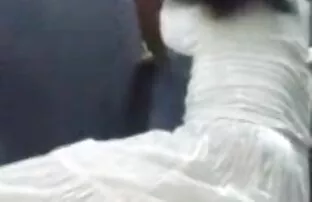 XXX جسیکا الاغ دور بیکینی را در وب فیلم سکسی خشن گروهی کم نشان می دهد
