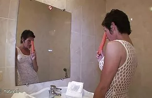 XXX یک دختر ژاپنی به مردی داد تا فیلم سکسی هندی خشن خودش را در بیدمشک نفس بکشد