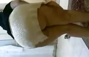 XXX پیرمرد خاکستری بر روی زبان در روستا طاس سکس خشنایرانی بود
