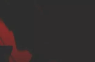 XXX دختری که در توالت پریشانی می کند و وانمود فیلمهای سکسی خشن می کند