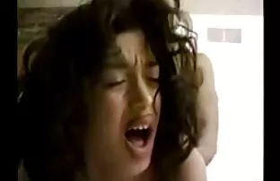 XXX نوک پستان مرموز در نزدیکی بچه خشن ترین فیلم های سکسی گربه نشان می دهد