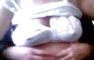 XXX زبان روسی 18 ساله آلت سکس خشن با کیفیت تناسلی را مکش می کند