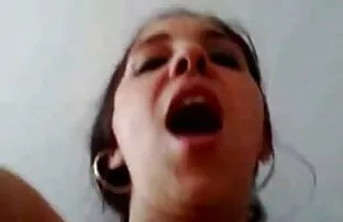 XXX ترفند ترانس یک خروس را در گربه سایت های سکسی خشن دوست دختر گذاشت