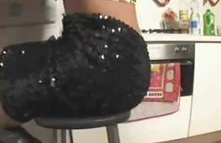 XXX مرد جوان سرباز دختر را سکس خشن کم حجم می شکند