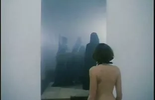 XXX خاله در لاتکس فیلم سکس گی خشن یک بازوی بلند را در کس او قرار می دهد